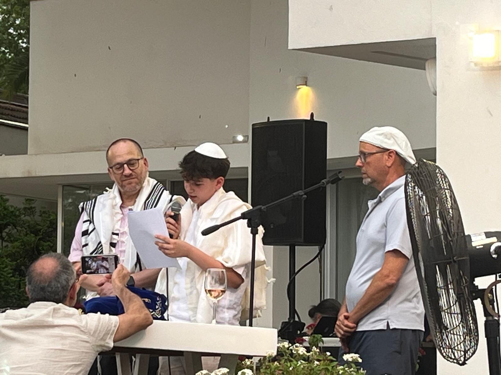 אורי דנינו מקריא בר מצווה